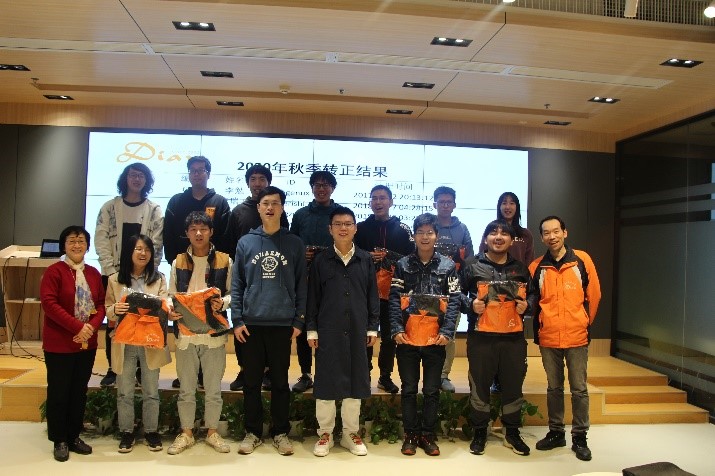 图4 导师、队员们合影留念.jpg